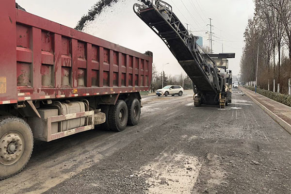 濟(jì)南路面機(jī)械設(shè)備產(chǎn)生漏砂問(wèn)題如何處理？